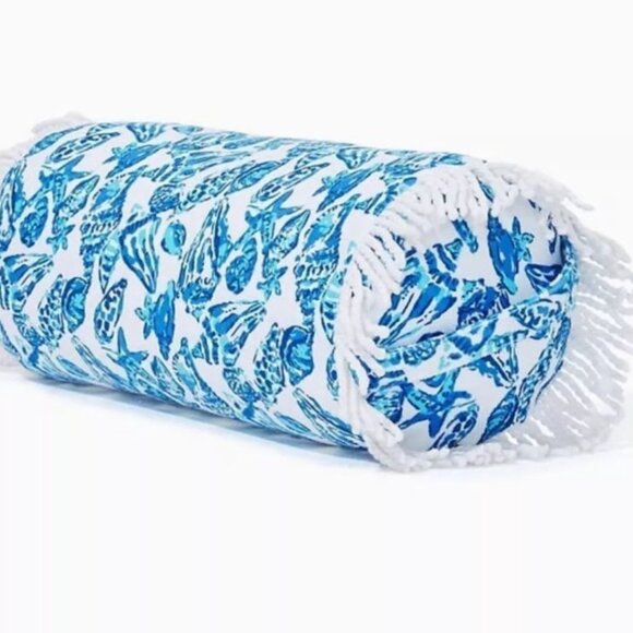 NWT Lilly Pulitzer Beach Pillow Resort White Shell Collector - Picture 1 of 4